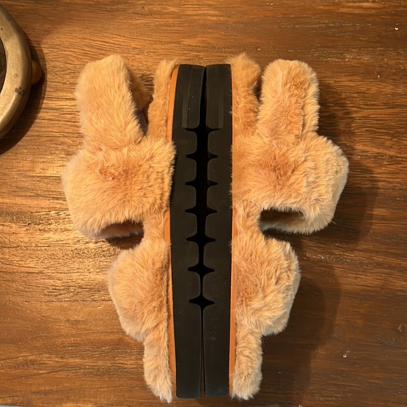 Stuart Weitzman Elodie Chill Faux Fur Sandals - Picture 7 of 11